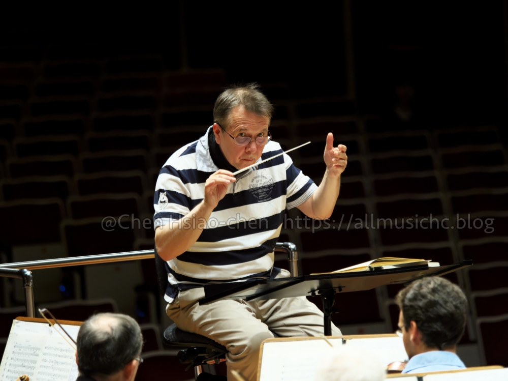 指揮家普雷特涅夫（Mikhail Pletnev）